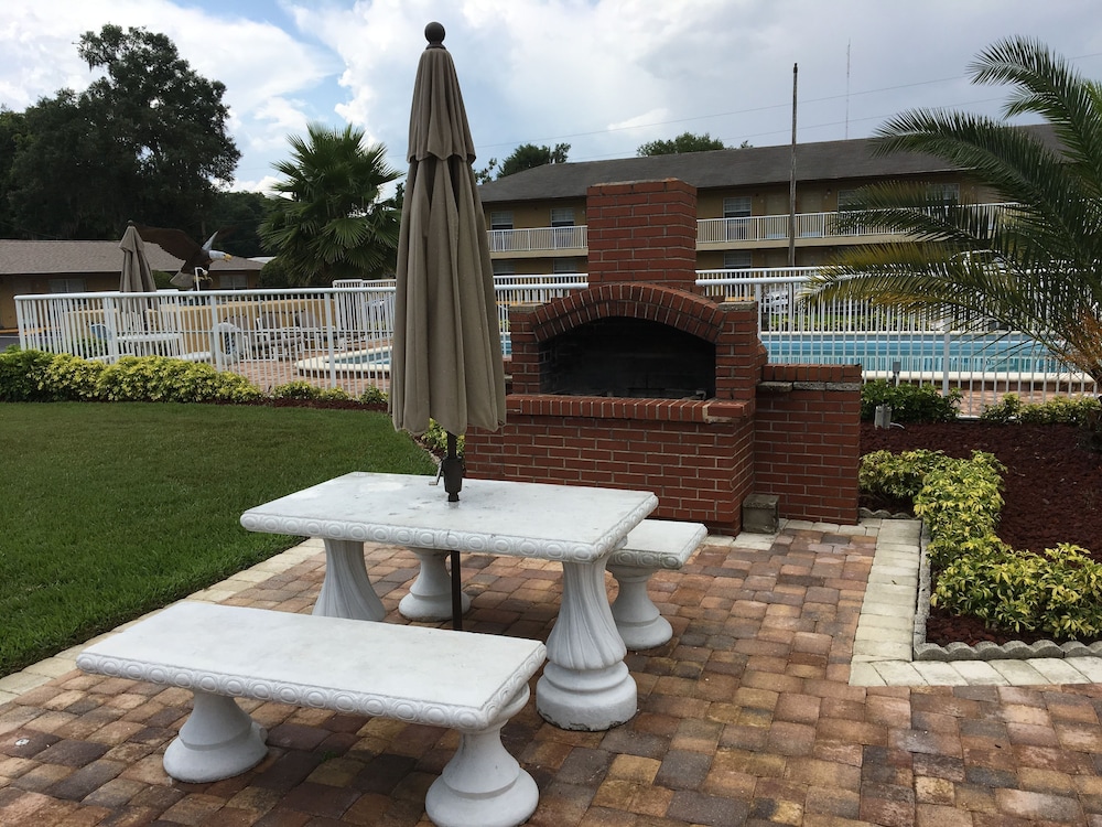 Blue Spring Inn Orange City - photo 24
