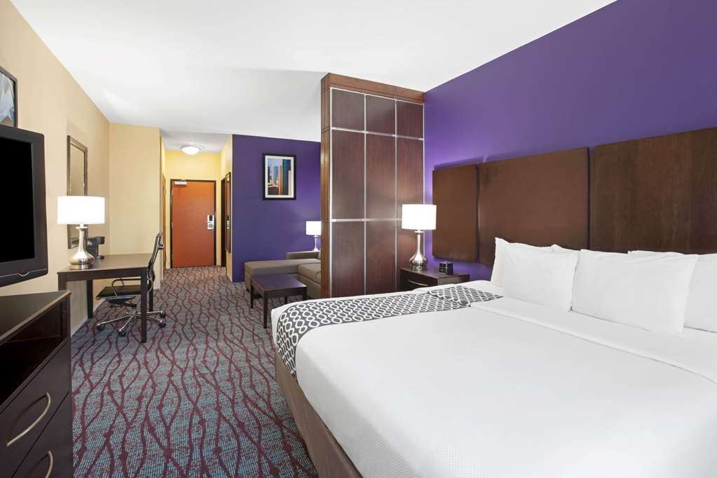 La Quinta Inn & Suites By Wyndham Houston Pasadena North - photo 24