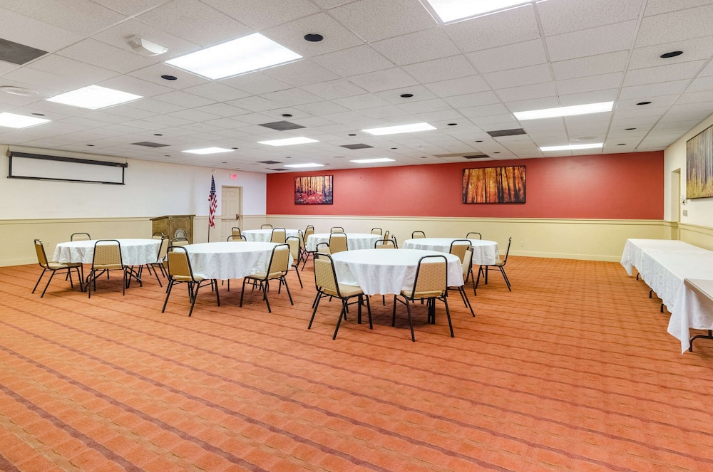 Quality Inn Radford West Blacksburg I 81 - photo 33