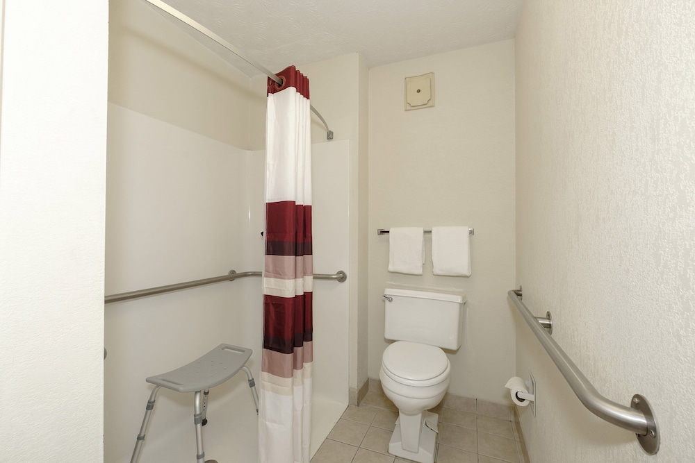 Red Roof Inn Edgewood - photo 21
