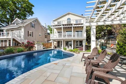 Oasis by the Bay Waterfront Heated Pool Hot Tub