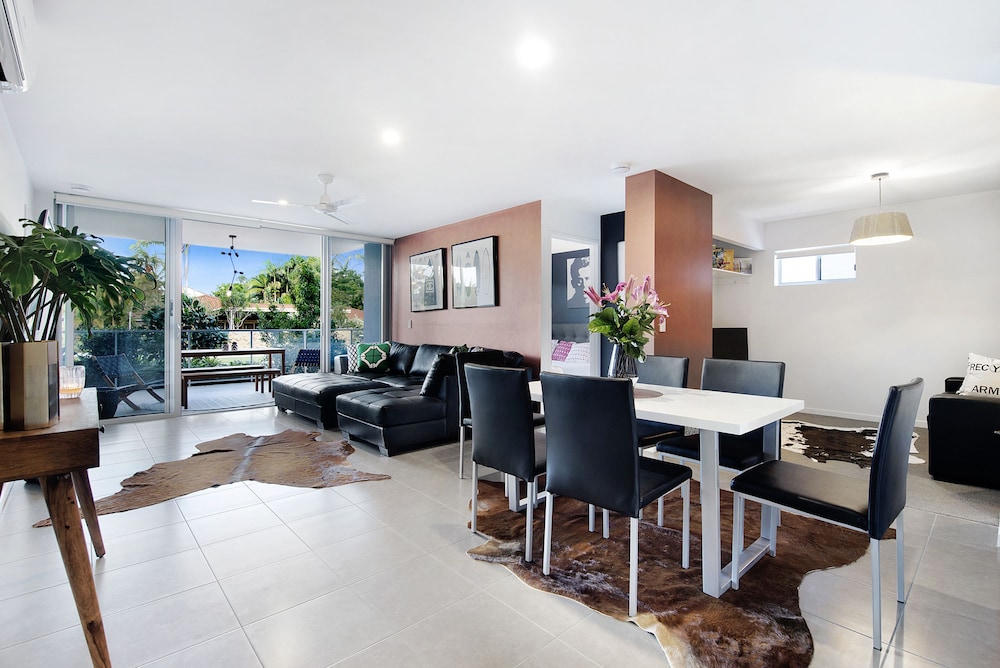 Waterford Private Apartments — 4-Star Luxury Hotel in Bundall, Australia