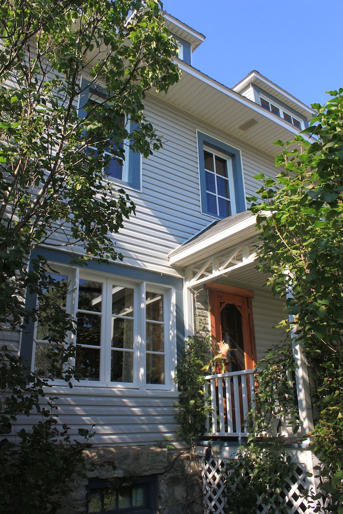 La Maison sous les Lilas — 4-Star Luxury Hotel in La Malbaie, Canada