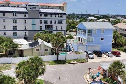 Large Oceanfront Property wPool 8br sleeps 24 in Cocoa Beach, United States