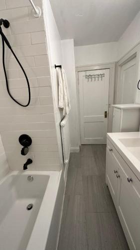 Cozy Albany Home — 4-Star Luxury Hotel in Albany, United States