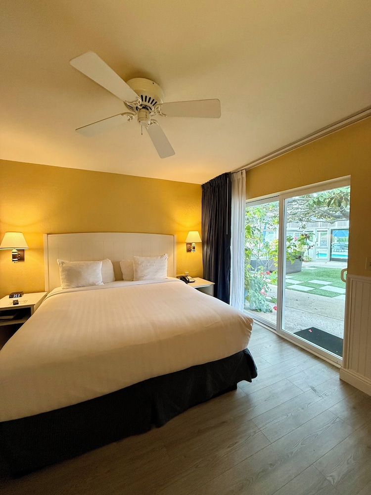 Monterey Bay Lodge - photo 20