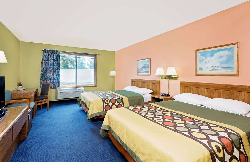 Super 8 by Wyndham Sturgeon Bay - photo 14