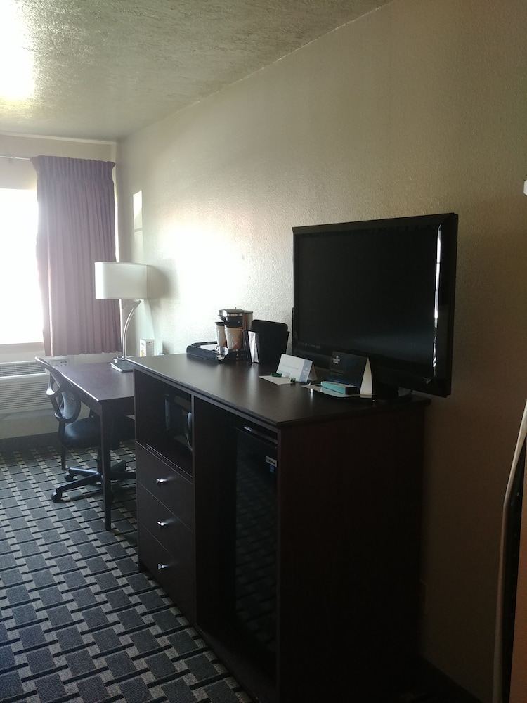 Boarders Inn & Suites by Cobblestone Hotels Broken Bow - photo 8
