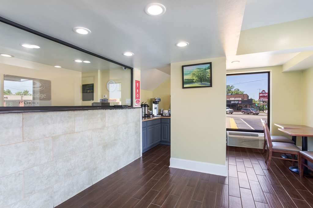Econo Lodge Gallatin Metro Nashville - photo 7