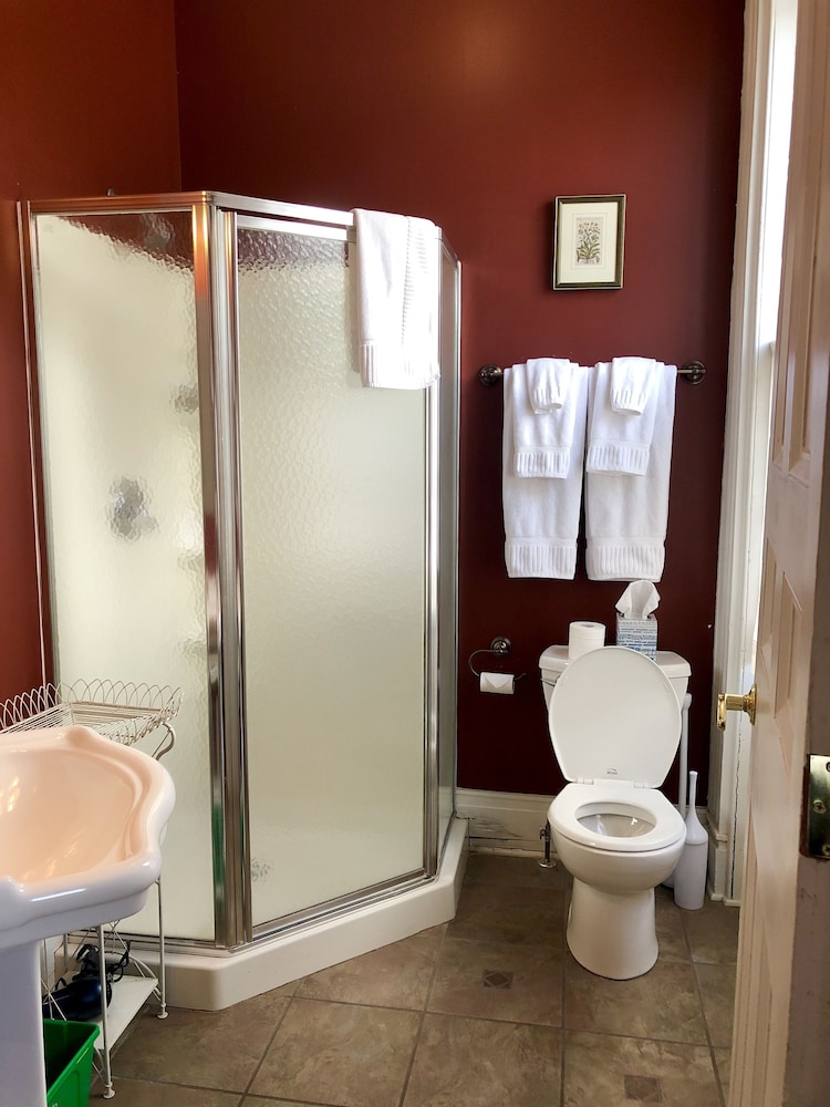 Rogues Harbor Inn - photo 38