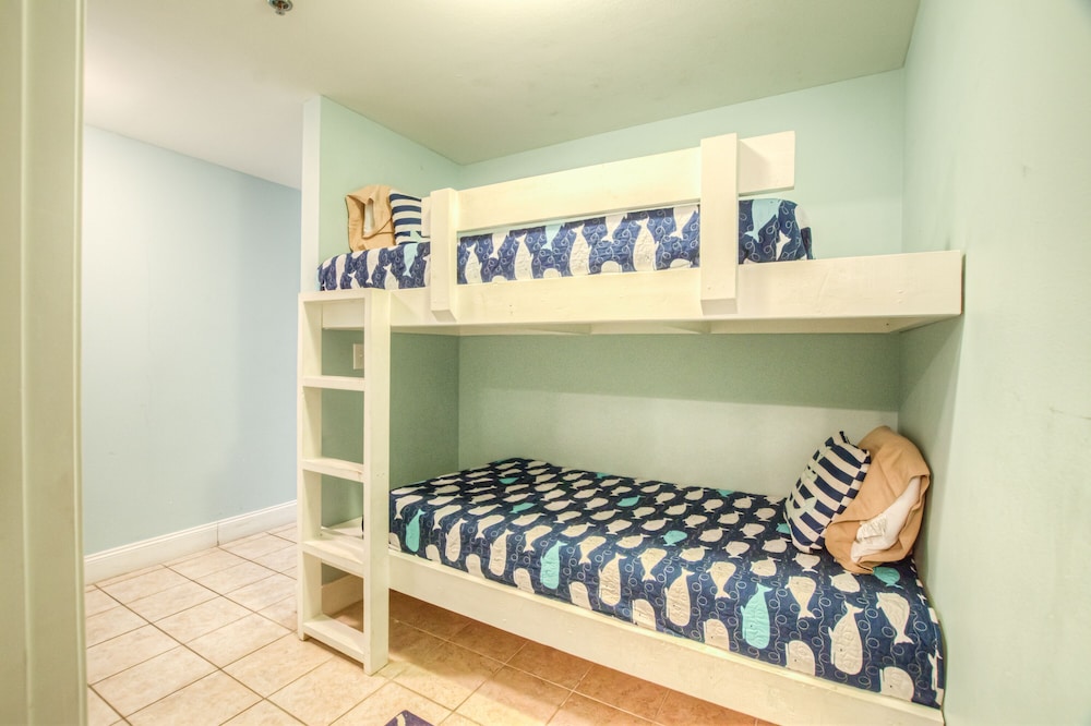 Laketown Wharf Resort by Aneliya's Rentals - photo 199