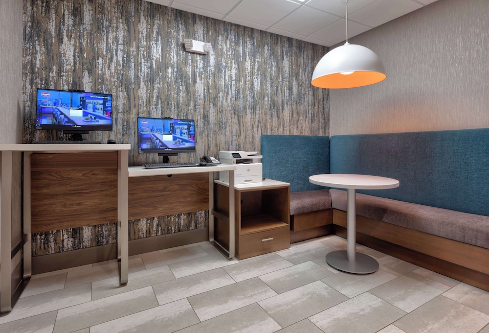 Hampton Inn Norfolk - photo 24