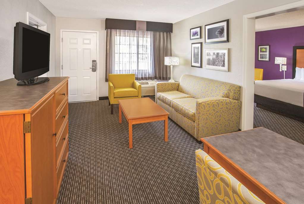 Howard Johnson by Wyndham Sacramento Downtown - photo 40