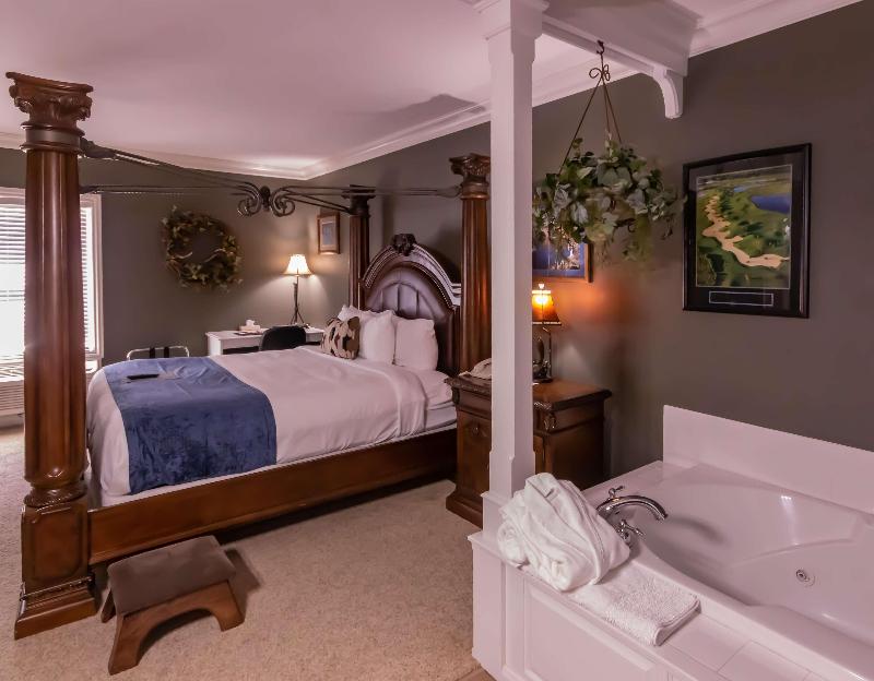 Depot Inn and Suites - photo 16