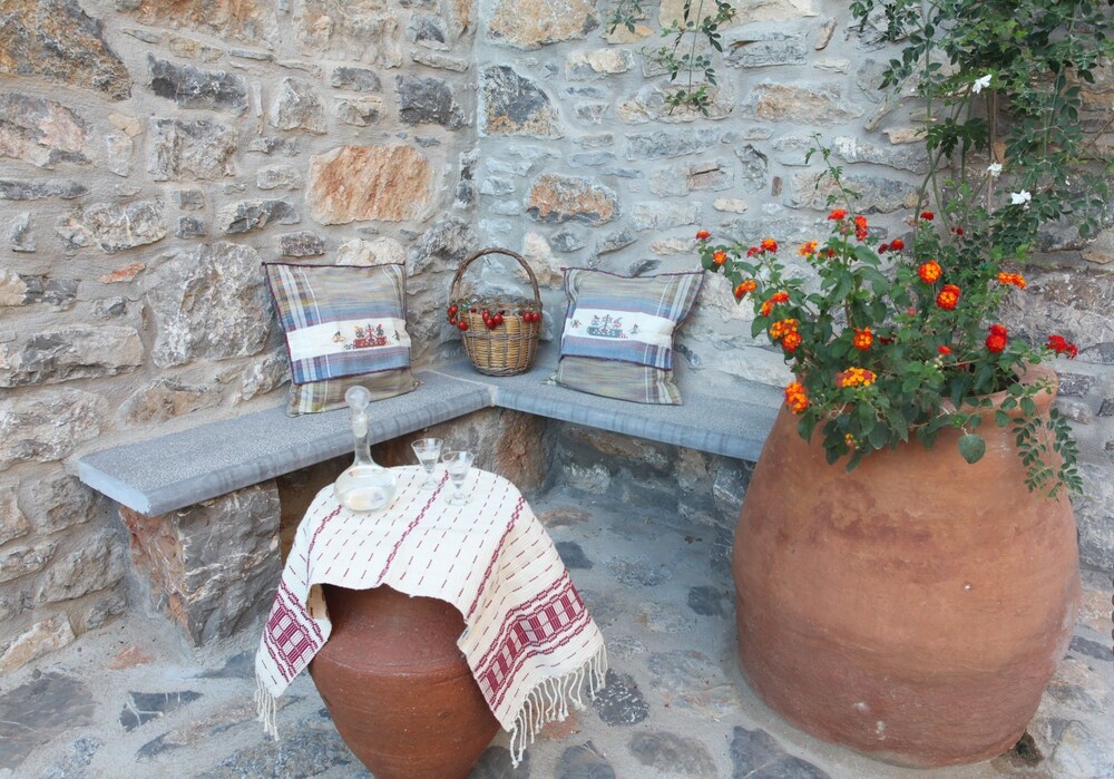 Stoes Traditional Suites — Chios — photo 3