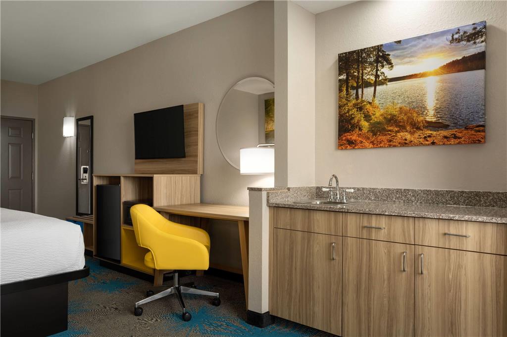 Days Inn & Suites by Wyndham Prattville Montgomery - photo 23