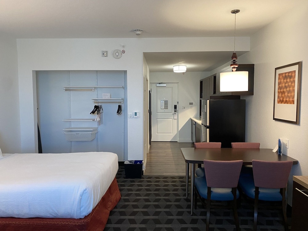 TownePlace Suites by Marriott Venice - photo 9