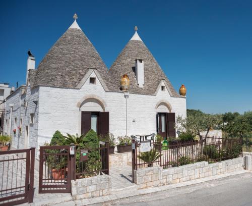 Grandi Trulli Bed & Breakfast — 4-Star Luxury Hotel in Alberobello, Italy