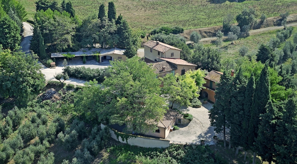 Agriturismo Fattoria La Prugnola — 4-Star Luxury Hotel in Montescudaio, Italy