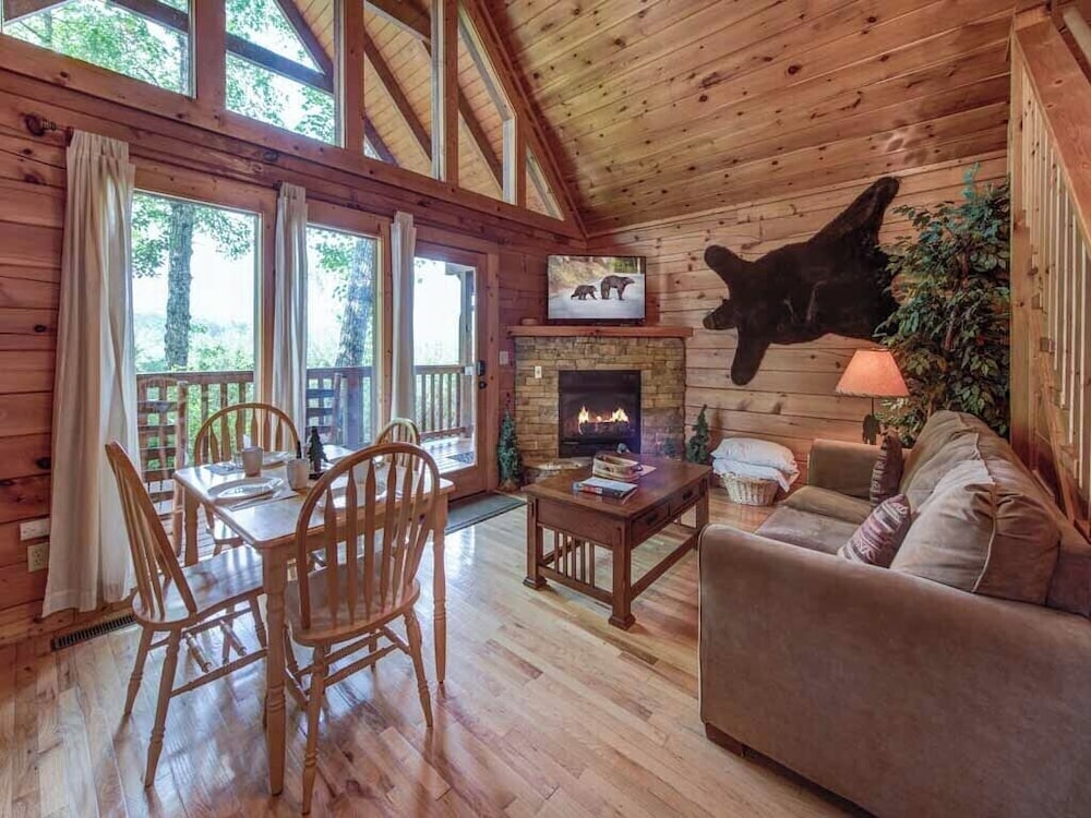 Cubs Cove — 4-Star Luxury Hotel in Gatlinburg, United States