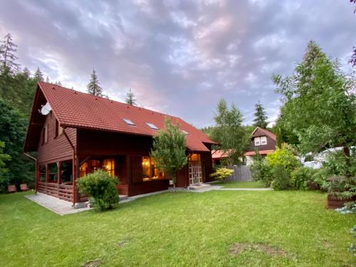 Platán Vendégház — 4-Star Luxury Hotel in Izvoare, Romania