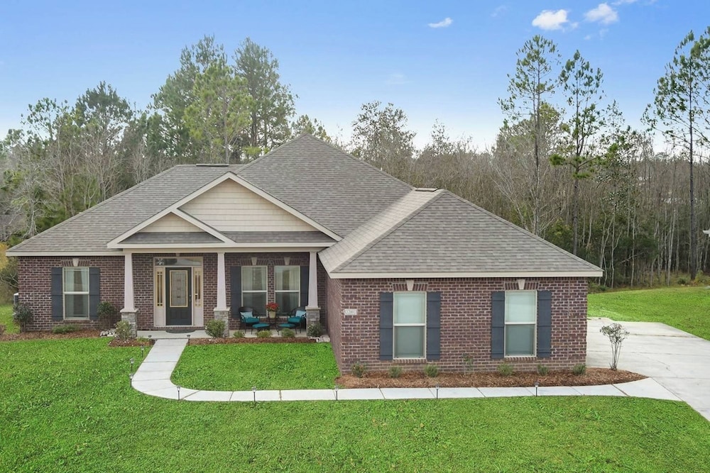 Spacious 3BR Condo in Ocean Springs — 4-Star Luxury Hotel in Vancleave, United States