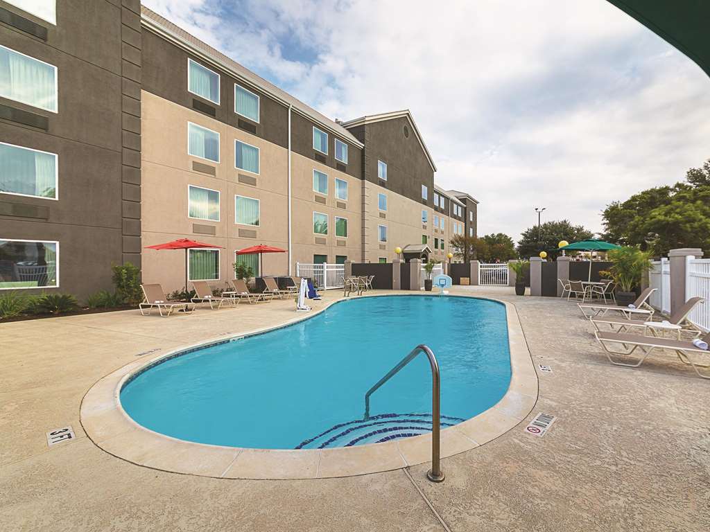 La Quinta Inn & Suites by Wyndham Austin Round Rock - photo 6