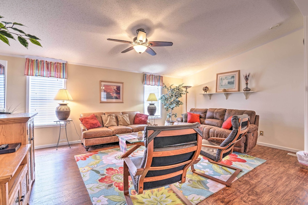 Surfside Beach Home with Resort Perks Walk To Beach - photo 24