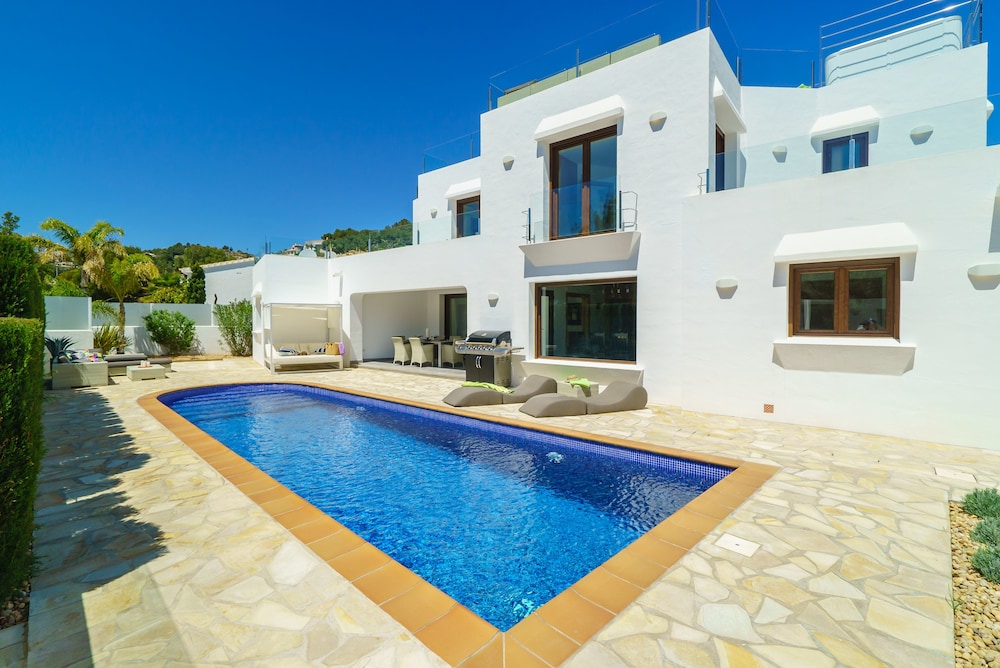 Villa Solhabitat Moraira Sports — 4-Star Luxury Hotel in Moraira, Spain