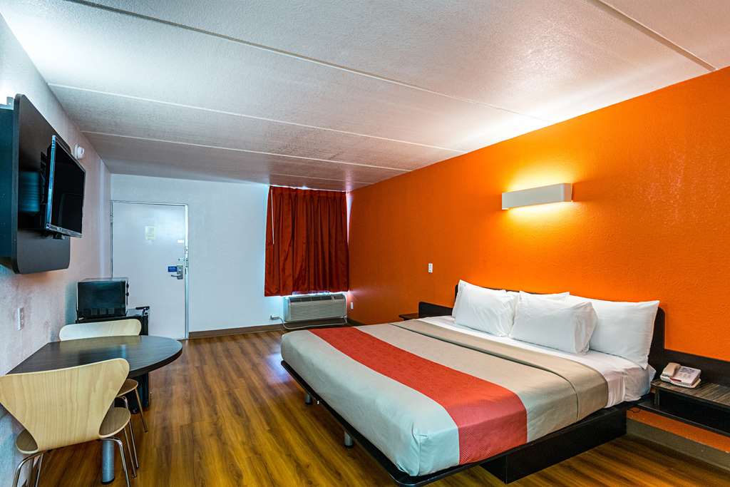 Motel 6 Cleveland TX - photo 9
