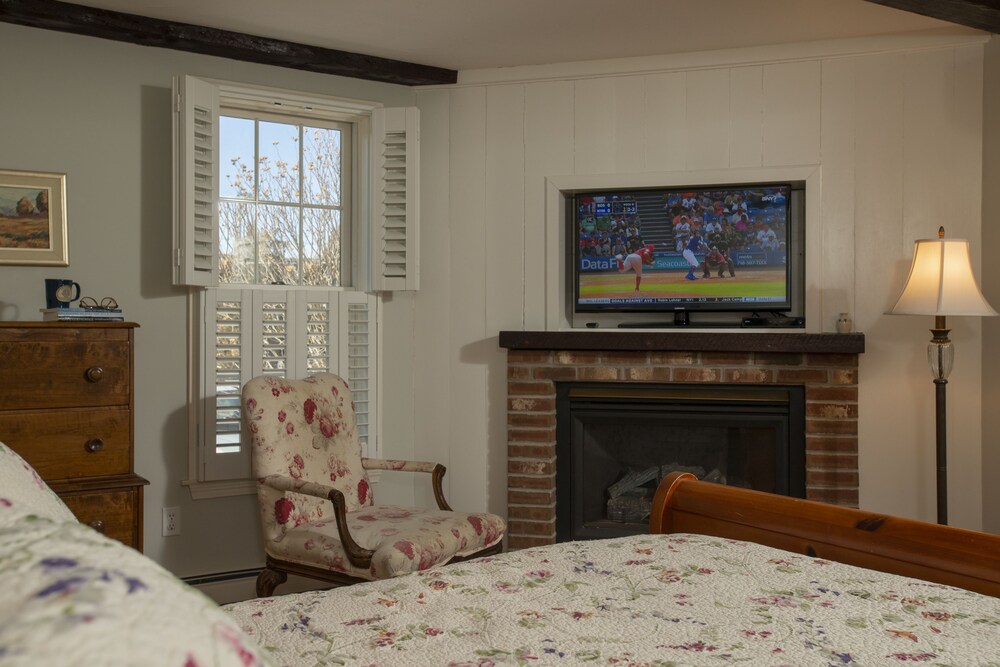Liberty Hill Inn - photo 22