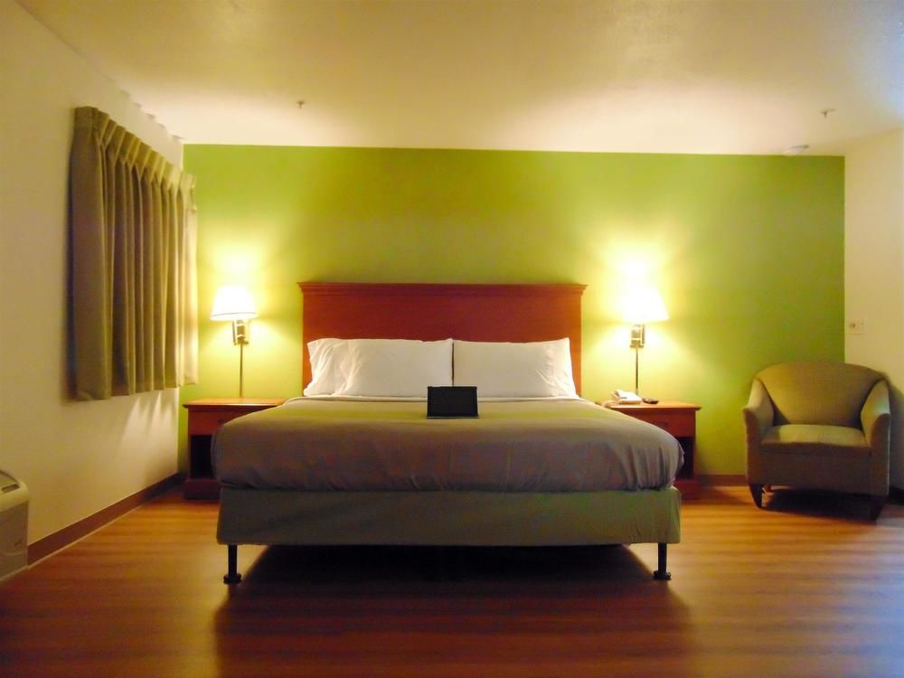 Motel 6 - photo 13