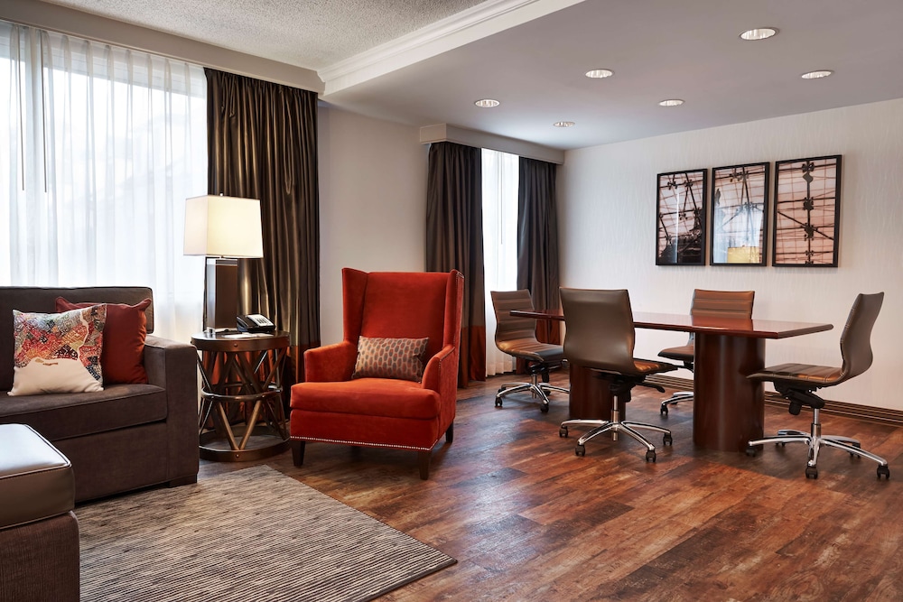 Embassy Suites by Hilton Washington DC Chevy Chase Pavilion - photo 19