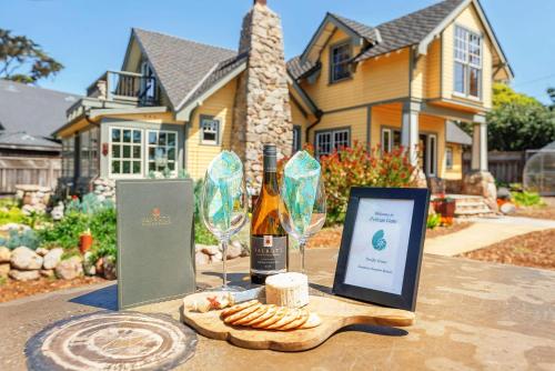 3922 Pelican Gate home — 4-Star Luxury Hotel in Pacific Grove, United States