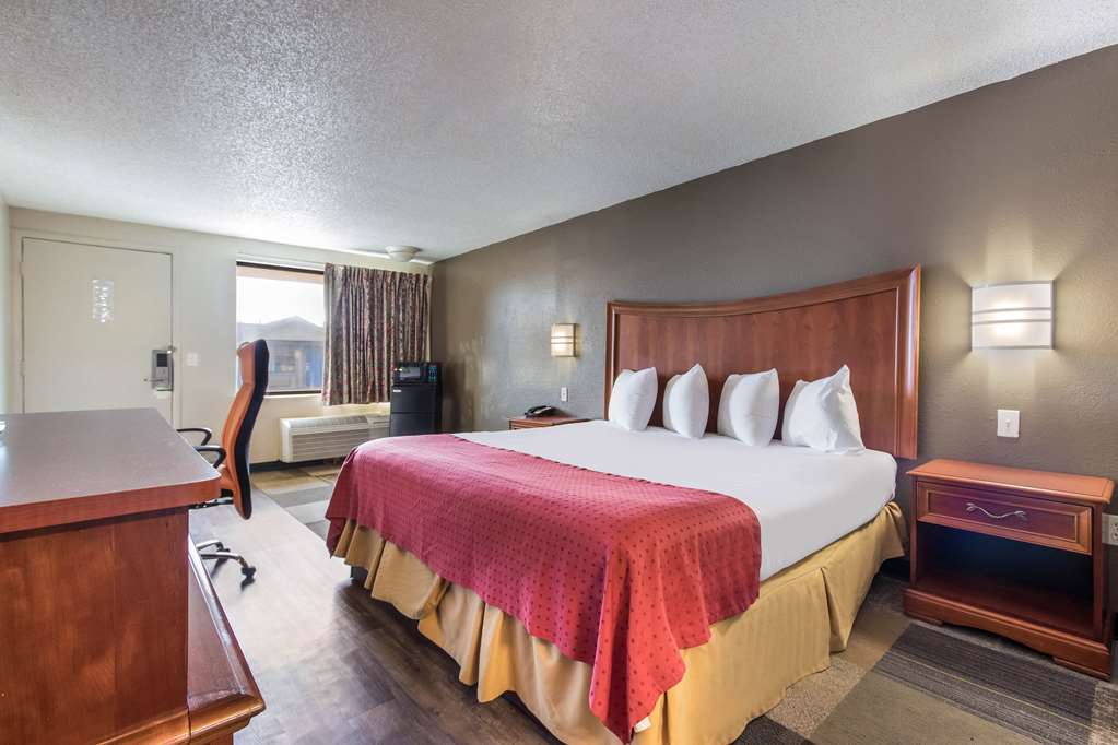 Rodeway Inn Near Hall of Fame - photo 20
