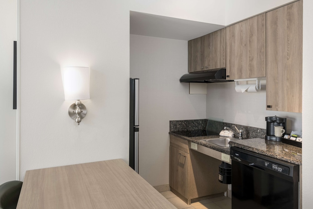 Homewood Suites Miami Airport Blue Lagoon - photo 21