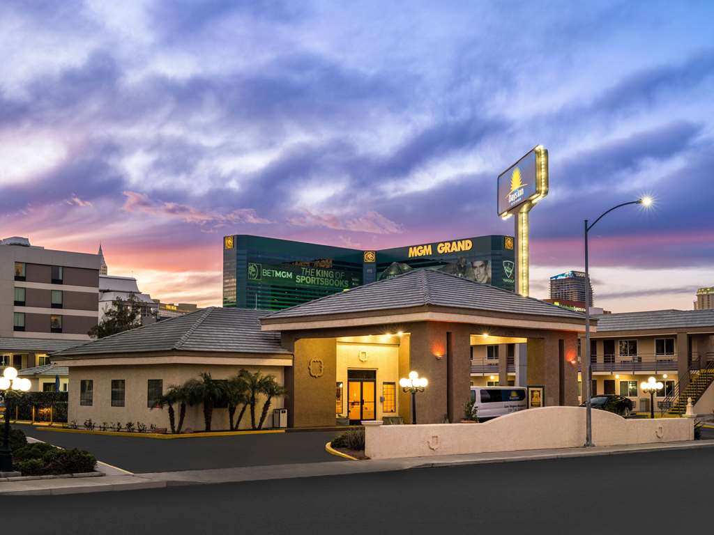 Days Inn by Wyndham Las Vegas Airport Near the Strip - photo 11