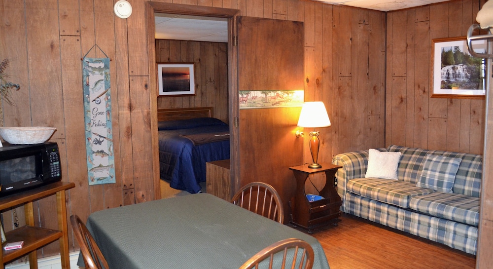 AJ's Lodge and Oven - photo 4