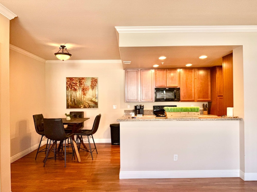 New Stylish 1BR Apt With Heated Pool Gym Yoga Studio