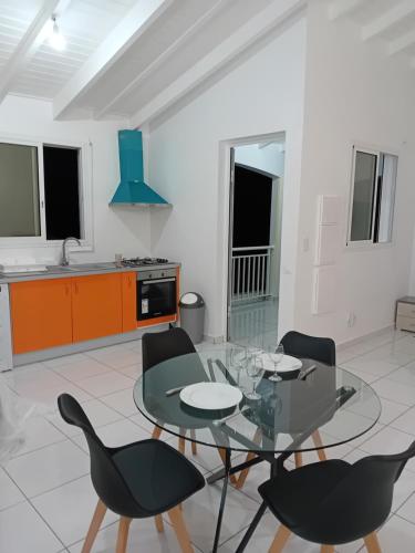 Maison dans les hauteurs — 4-Star Luxury Hotel in Le Gosier, Guadeloupe