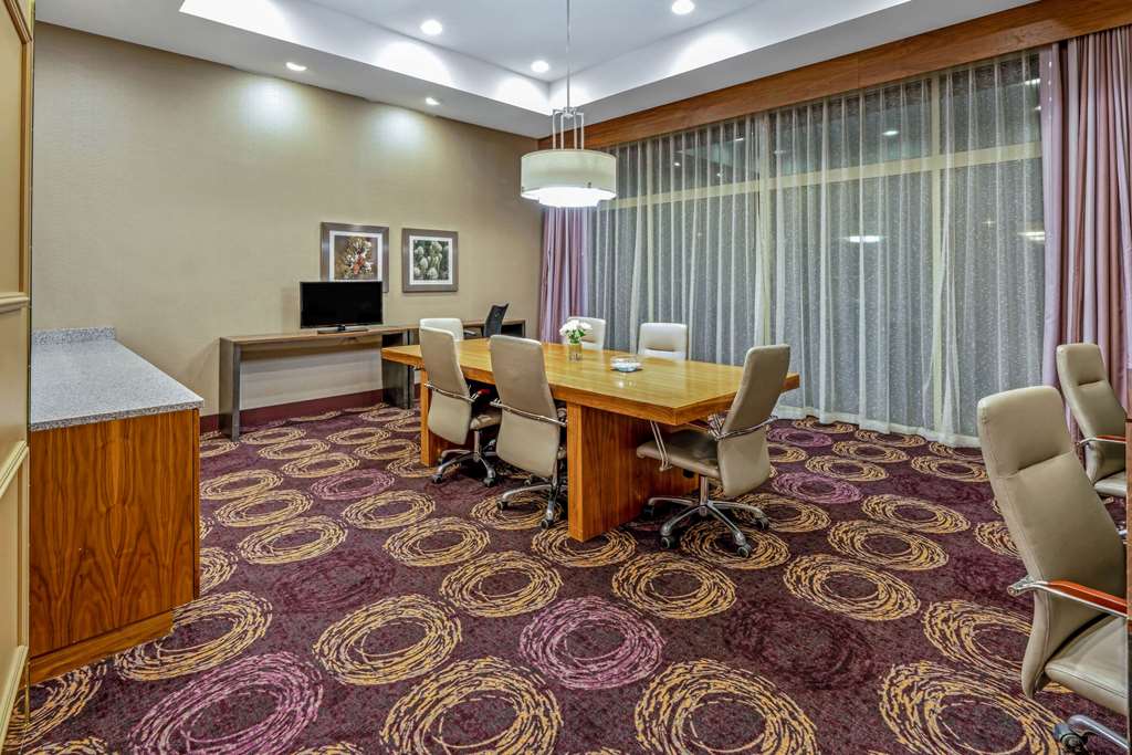 La Quinta Inn & Suites by Wyndham Butte - photo 38