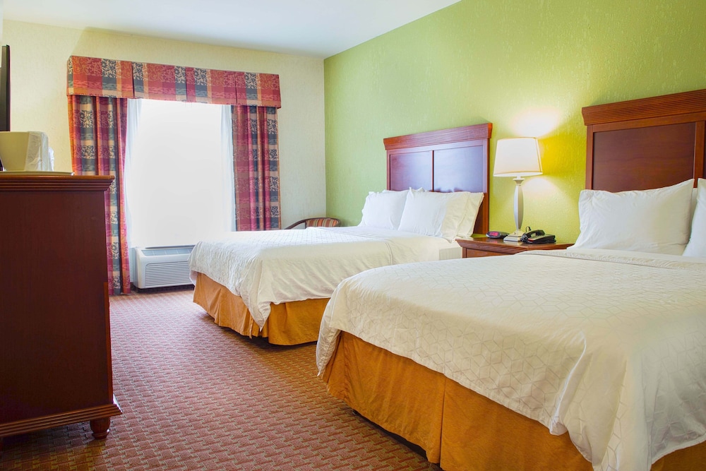 Holiday Inn Express & Suites Center by IHG - photo 19