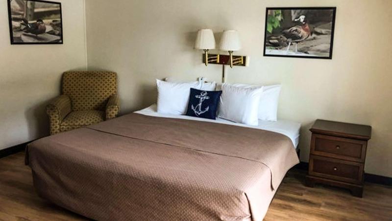 Colonial Inn Ellsworth - photo 202