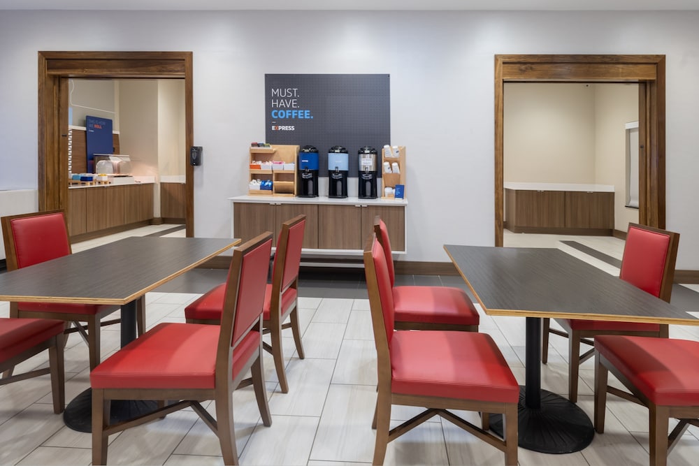 Holiday Inn Express & Suites Dallas East Fair Park by IHG - photo 33
