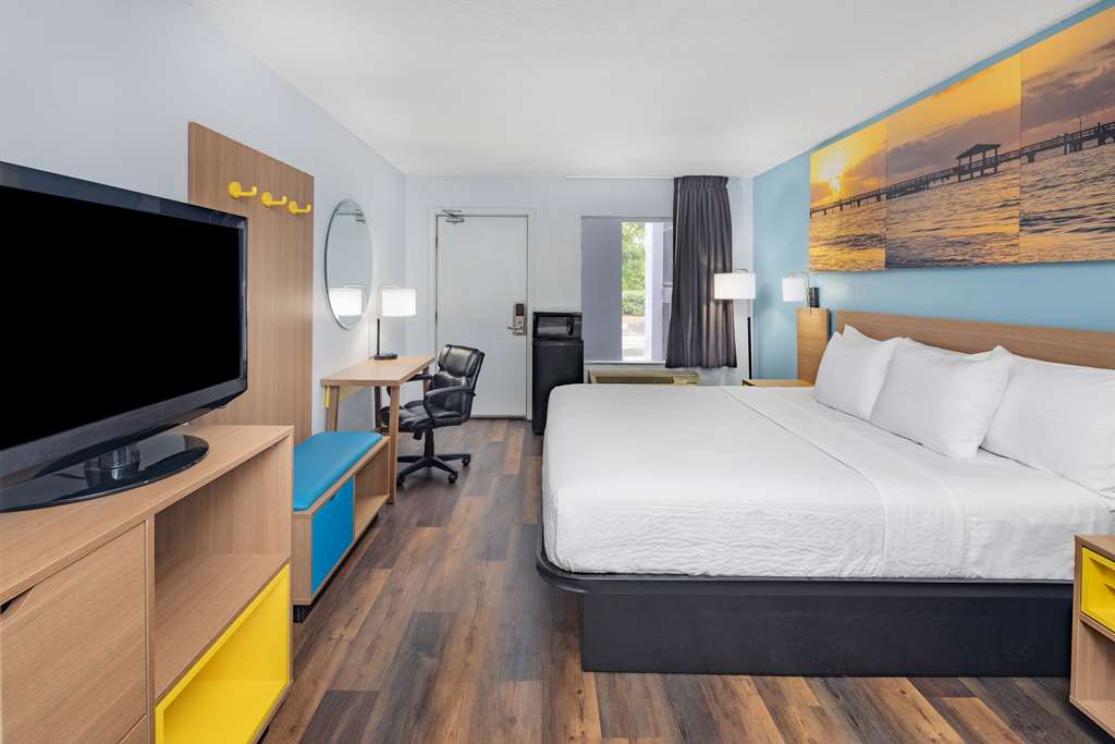 Days Inn by Wyndham Pensacola I 10 - photo 18