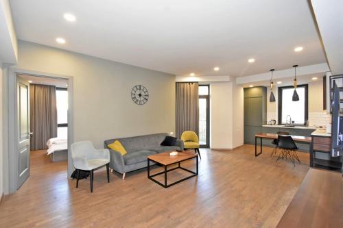 Relaxing Apartment One BDR w Balcony — 4-Star Luxury Hotel in Yerevan, Armenia