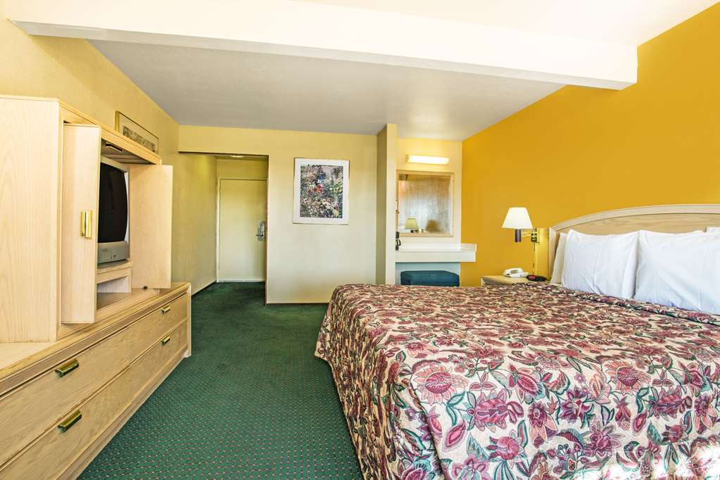Travelodge by Wyndham Turlock - photo 9