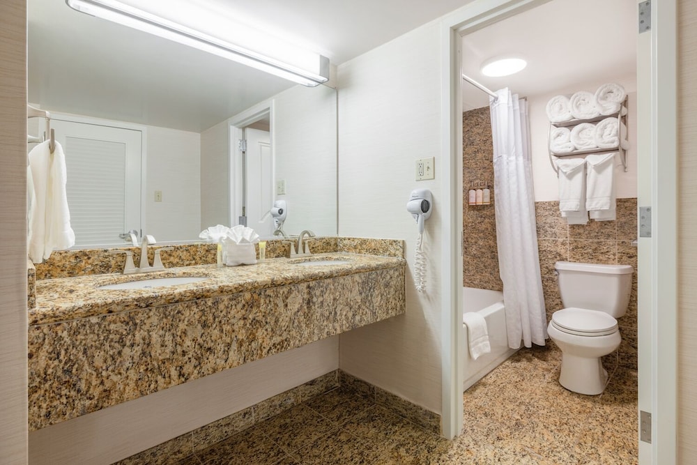 Port O Call Hotel - photo 36