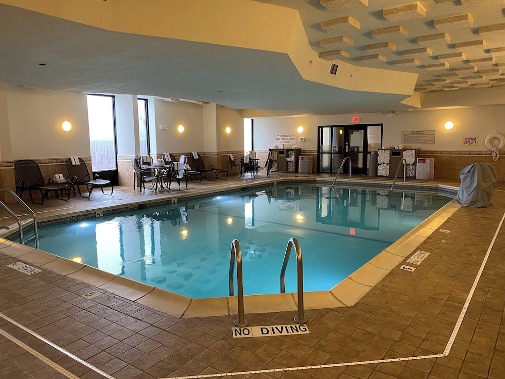 EVEN Hotel Detroit North Troy - photo 14