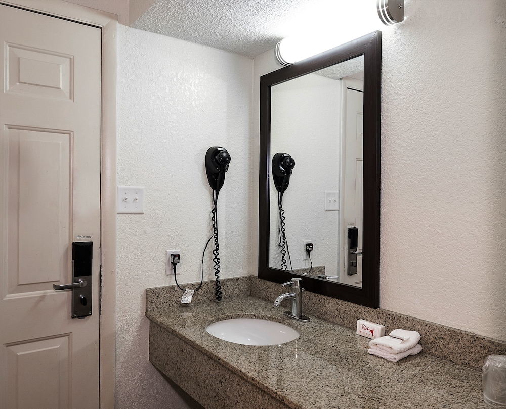 Red Roof Inn Lancaster Strasburg - photo 24